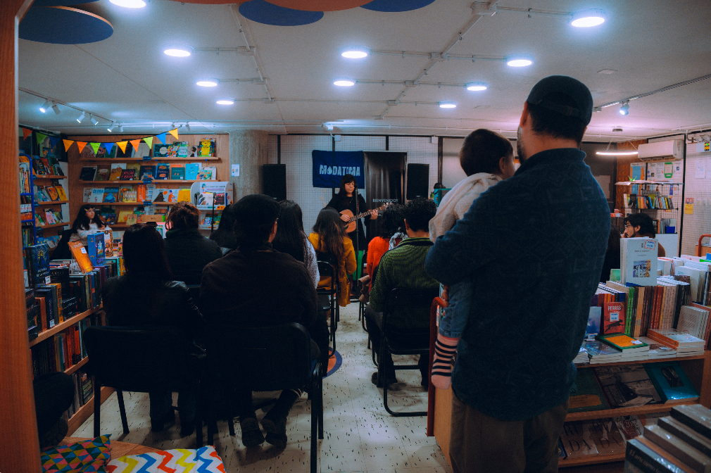 Registro de Lanzamiento del libro de Manuela Royo, fotografía 2