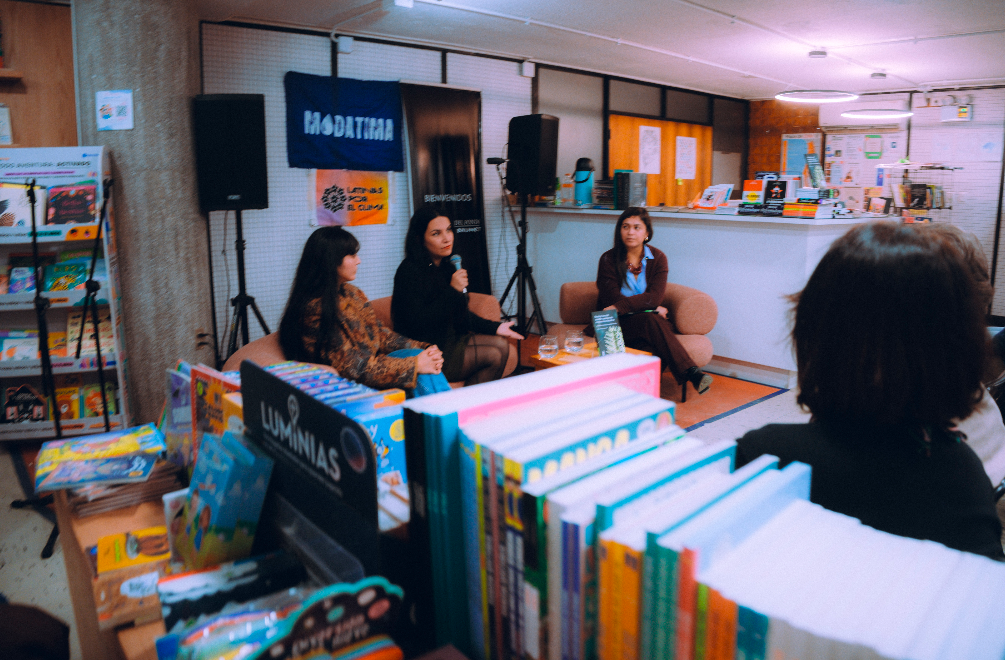 Registro de Lanzamiento del libro de Manuela Royo, fotografía 4
