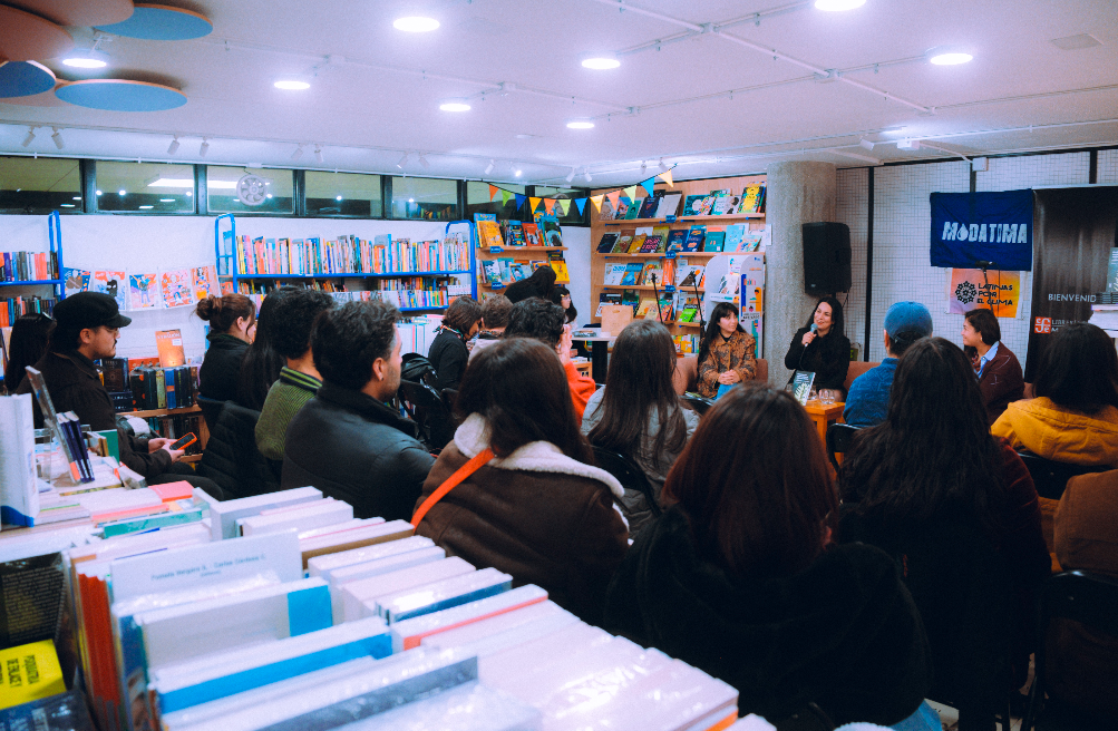 Registro de Lanzamiento del libro de Manuela Royo, fotografía 6